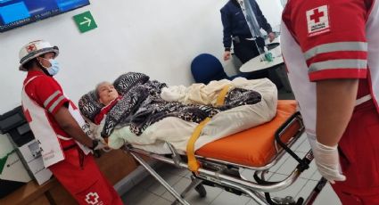 Abuelita tuvo que ir en camilla a cobrar su Pensión IMSS por esta razón; historia se vuelve VIRAL