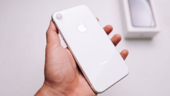 iPhone 20: filtraciones sugieren un celular plegable con pantalla sin bordes y AirPods con cámara