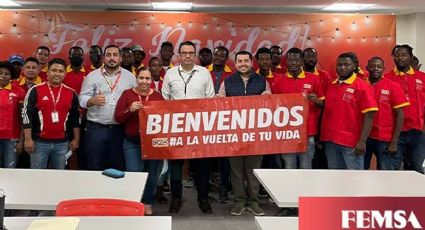 OXXO da trabajo a migrantes haitianos como CAJEROS; FEMSA anuncia contratación