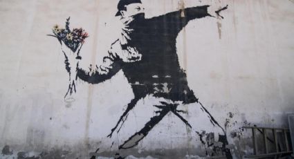 ‘Love Is In the Air’: subastan famosa obra de Banksy en fracciones NFT a través de Particle