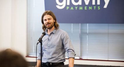 Dan Price: CEO famoso por bajar su millonario sueldo renuncia a Gravity Payments tras acoso