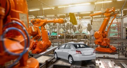 Empresa automotriz anuncia que REEMPLAZARÁ a 30% de sus trabajadores con inteligencia artificial