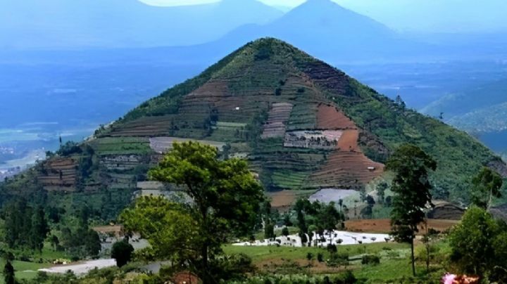 Encuentran pirámide en Indonesia 10,000 años más vieja que las de Egipto