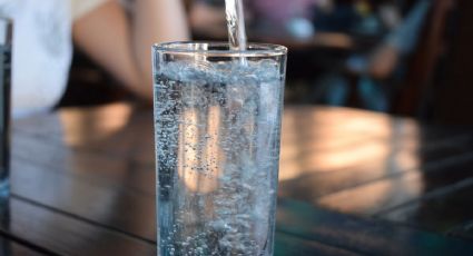 ¿Es bueno tomar agua mineral? Esto es lo que dice la Profeco