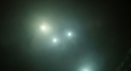Captan en video la persecución que hicieron unos helicópteros a dos esferas luminosas