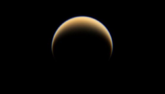 NASA descubre en la luna de Saturno una señal clave sobre la posible vida extraterrestre