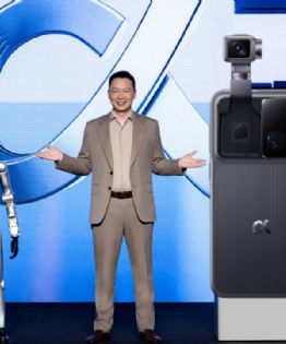 Así es el primer smartphone robot con IA que baila y te da consejos sobre tus fotos