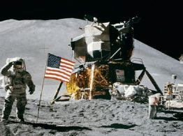 EEUU publica archivos sobre objetos no identificados y resurgen teorías alienígenas sobre la Luna